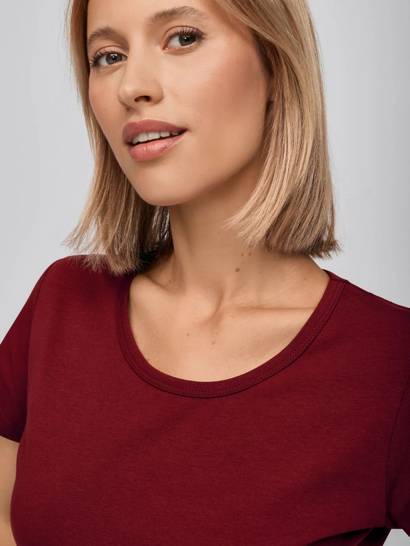 Damen T-Shirt CORIA mit längerer Rückenpartie